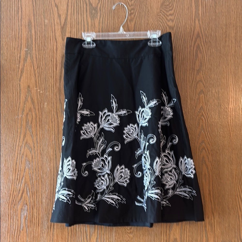 Ann Taylor Loft petites hardly worn Elegant Black Floral Skirt Size 4P